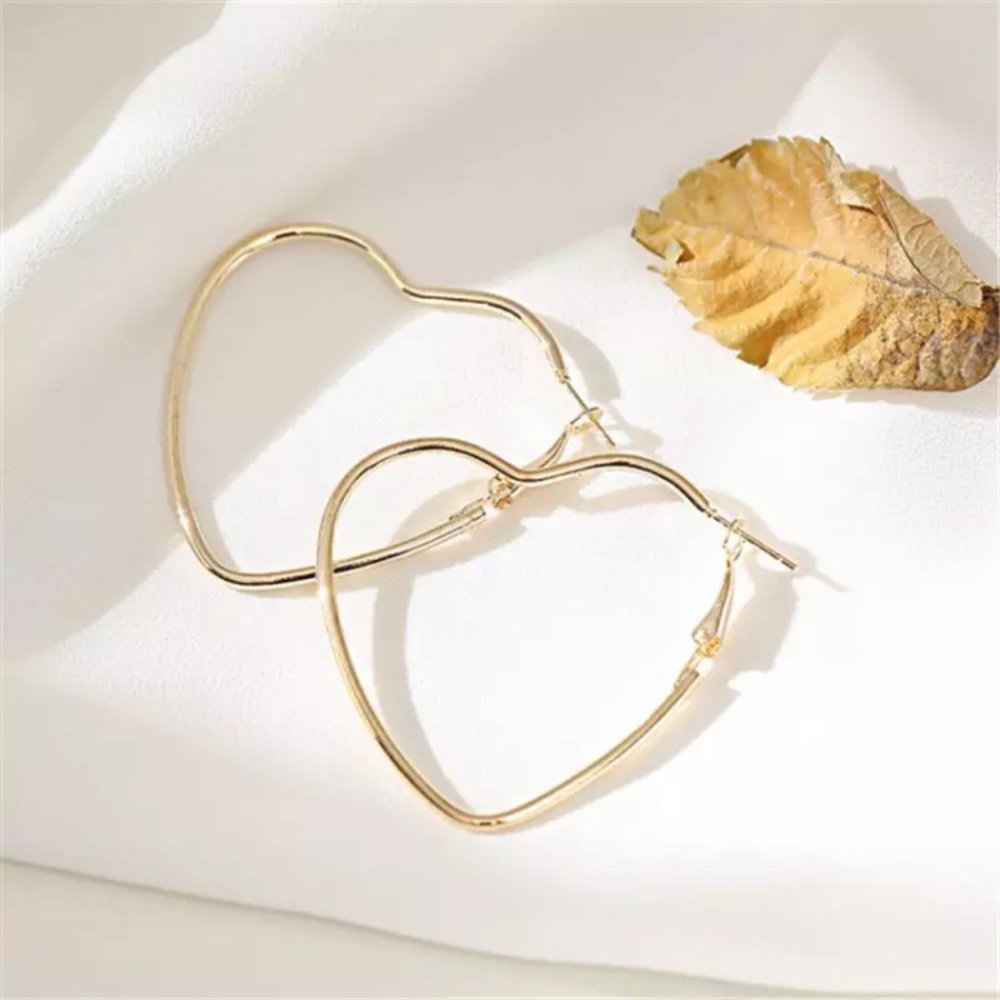 ⚜️[𝟯/$𝟭𝟴]⚜️Big Gold Heart Hoop Earrings NEW - Picture 3 of 9